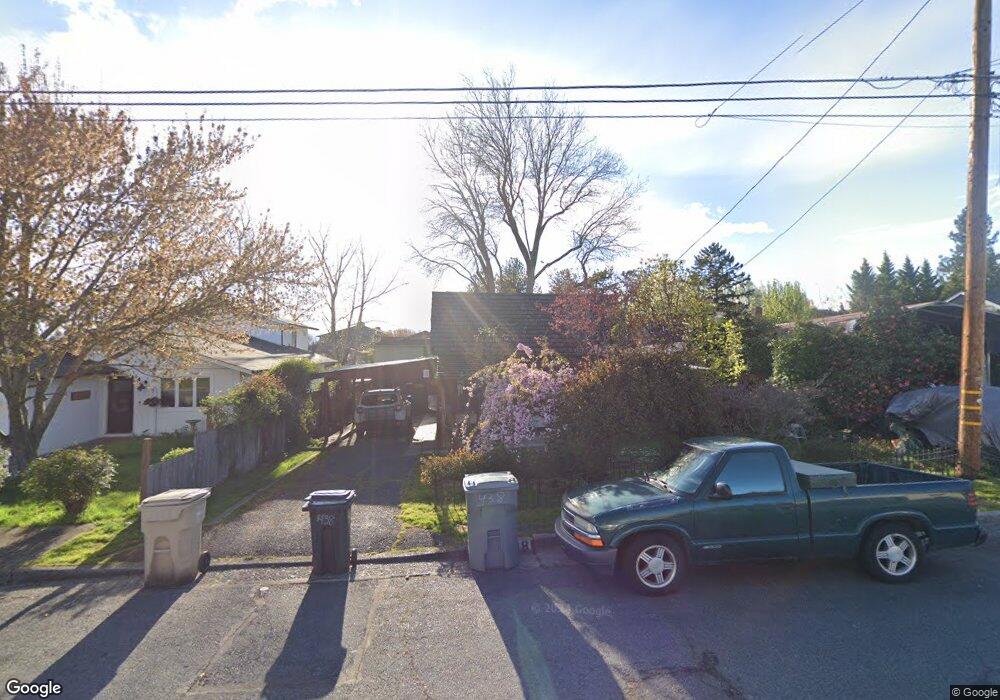 438 NE 11th St, Grants Pass, OR 97526 - photo 1