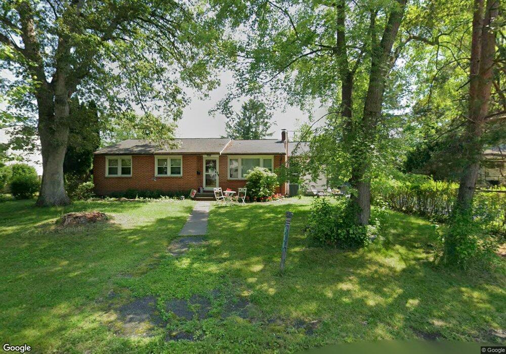 604 Circle Dr, East Stroudsburg, PA 18301 - photo 1