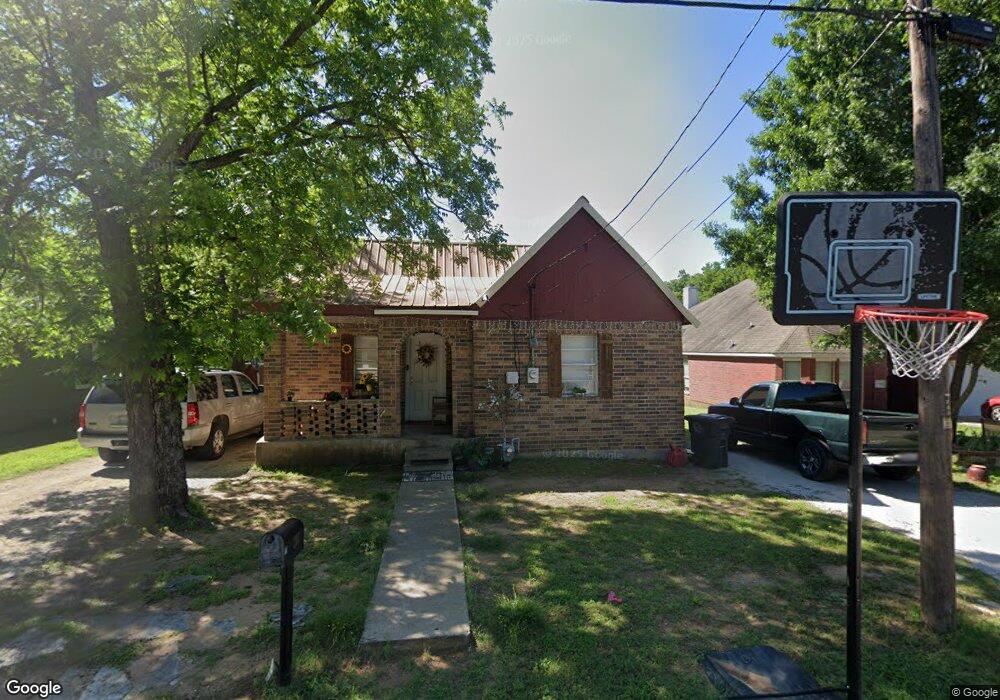 207 Monroe St, Cleburne, TX 76033 - photo 1