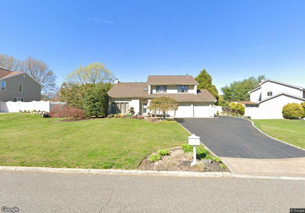 14 Barbera Rd, ComMacK, NY 11725 - photo 1
