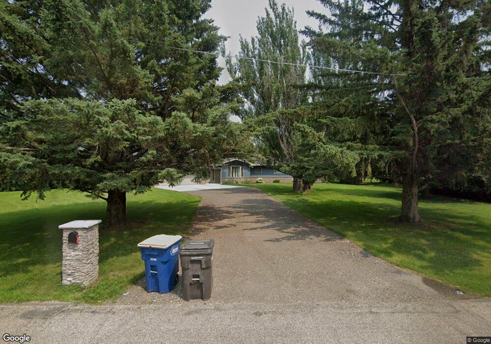 621 7th Ave SW, Jamestown, ND 58401 - photo 1