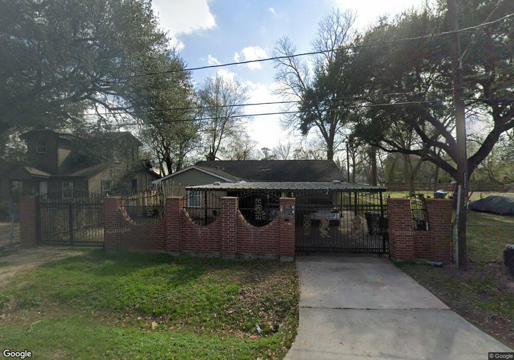 922 De Boll St, Houston, TX 77022 - photo 1