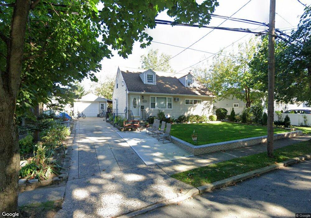 456 Jefferson Ave, Rockville Centre, NY 11570 - photo 1