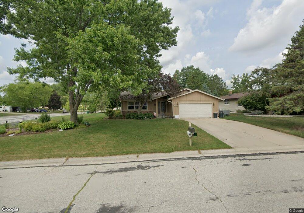 W159N10131 Comanche Ct, Germantown, WI 53022 - photo 1