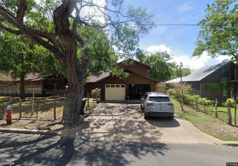 502 N Milam St, Fredericksburg, TX 78624 - photo 1