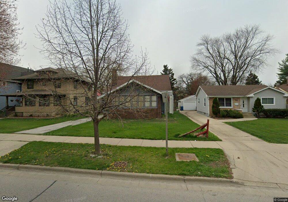 818 W Galena Blvd, Aurora, IL 60506 - photo 1