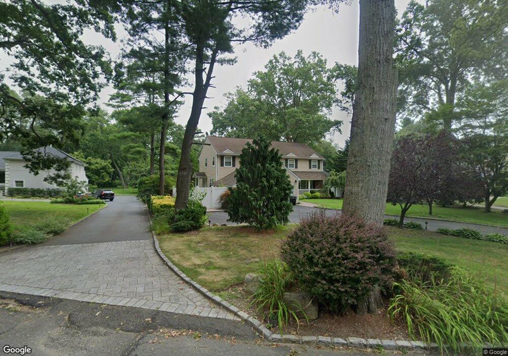 34 Oak Ln, Glen Cove, NY 11542 - photo 1