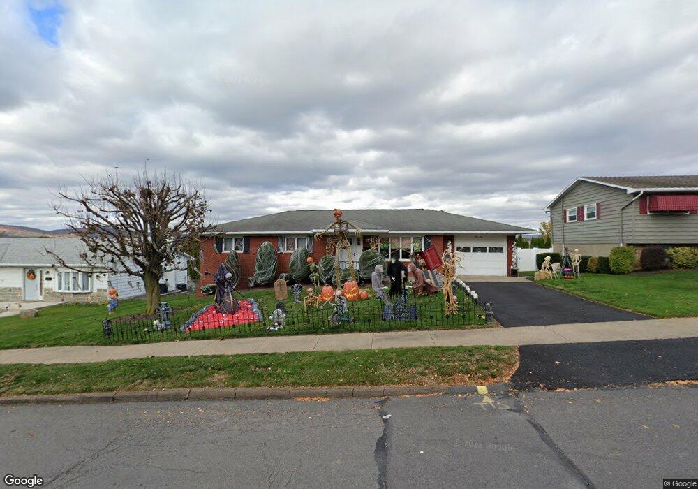 519 Shirley Ln, Dunmore, PA 18512 - photo 1