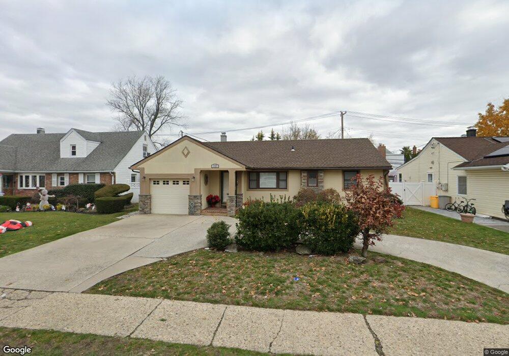 17 Saddle Rock Rd, Valley Stream, NY 11581 - photo 1