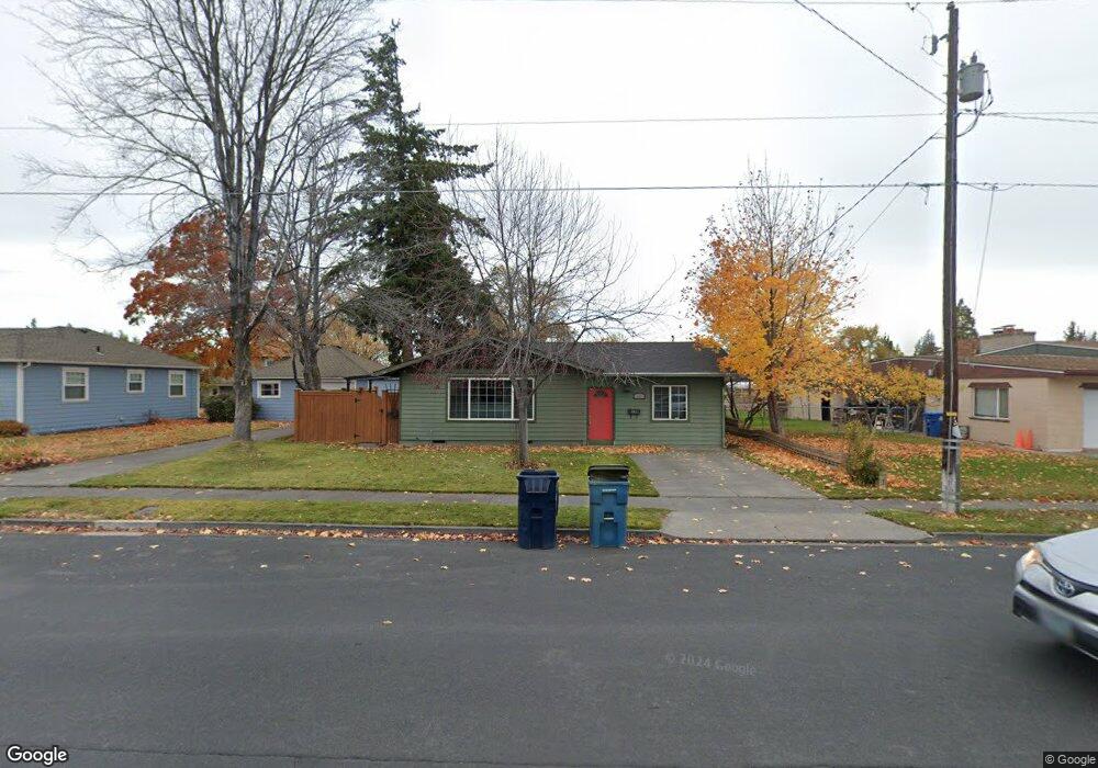 215 NW 12th St, Redmond, OR 97756 - photo 1