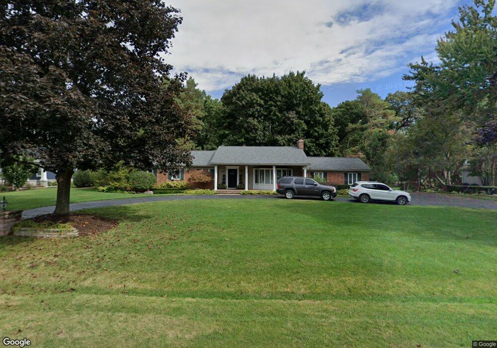 5819 Miller Way E, Bloomfield Hills, MI 48301 - photo 1