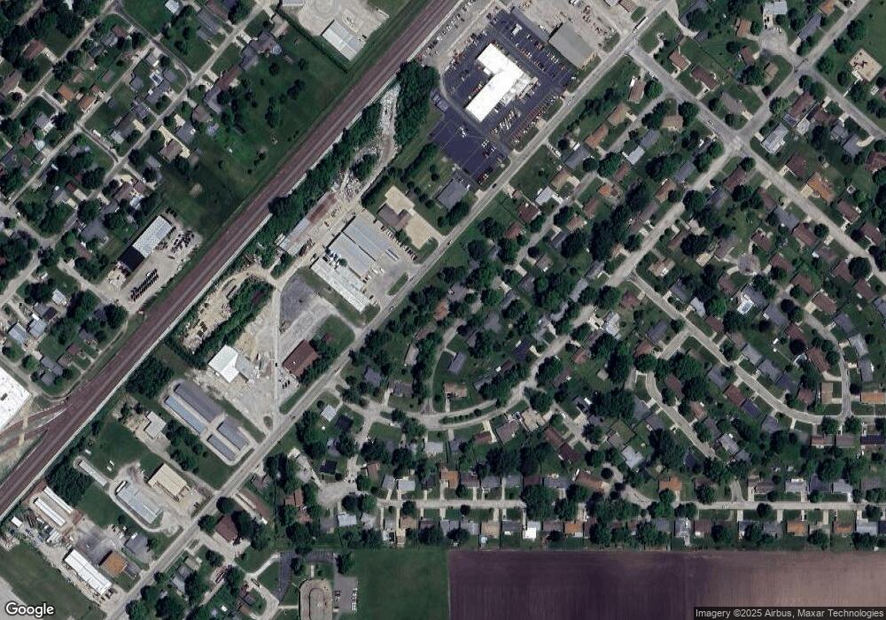 130 Regent St, Lincoln, IL 62656 - photo 1