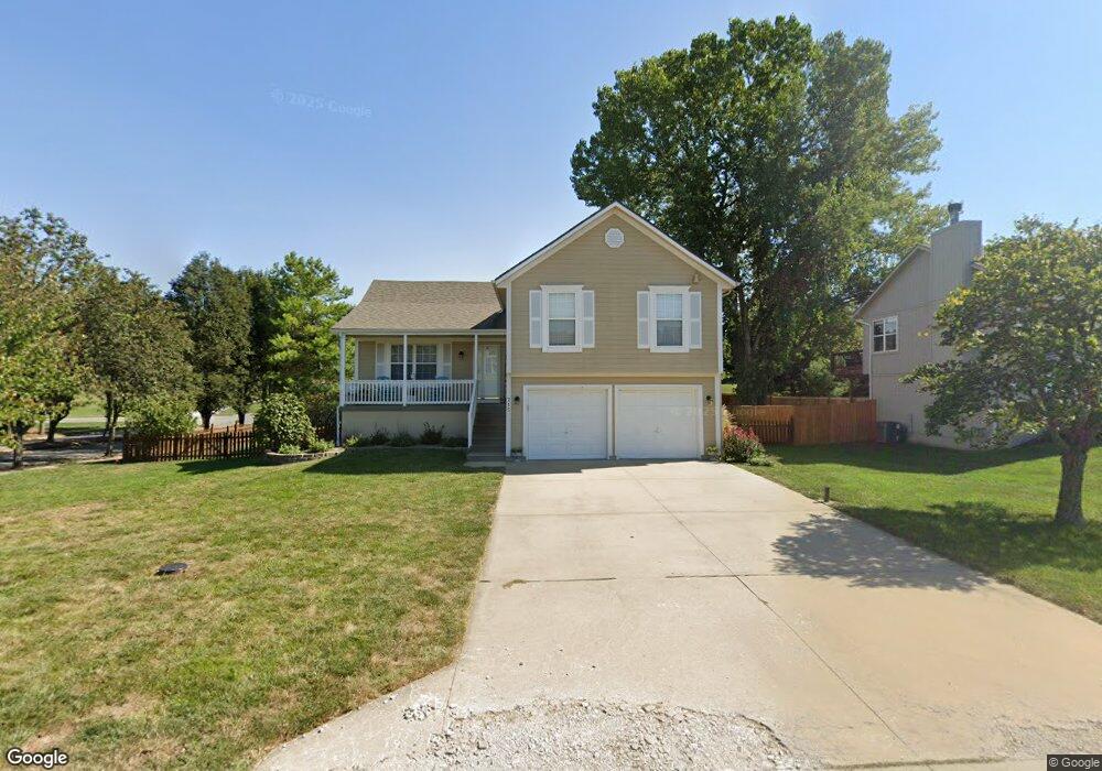 715 Thunder Gulch Dr, Raymore, MO 64083 - photo 1