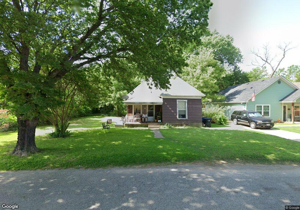 614 W Johnson St, Denison, TX 75020 - photo 1