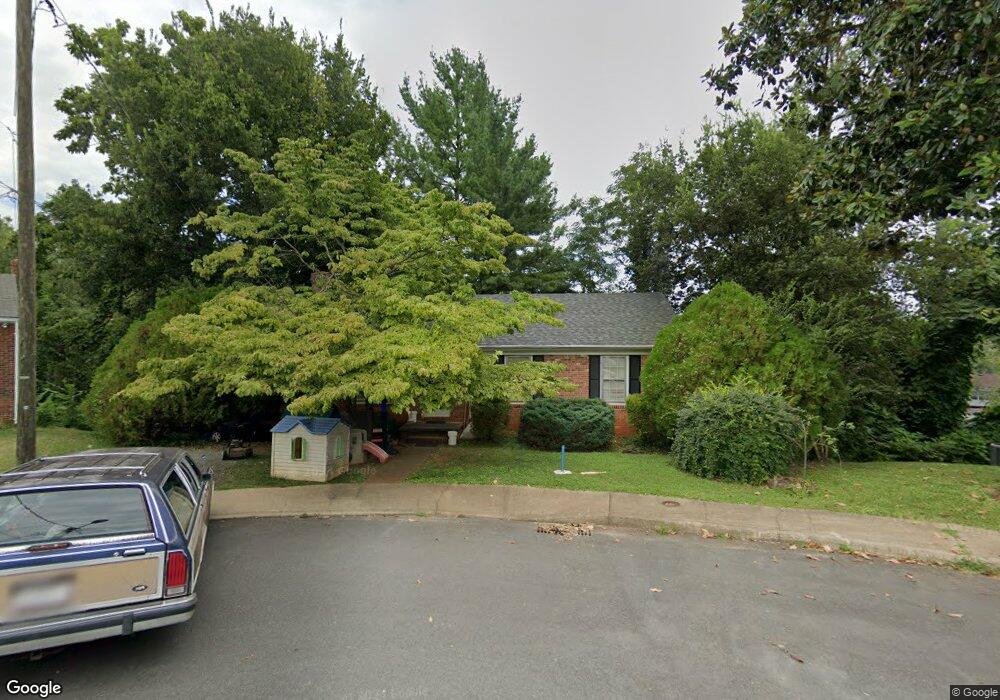 816 Valley View Cir, Charlottesville, VA 22902 - photo 1