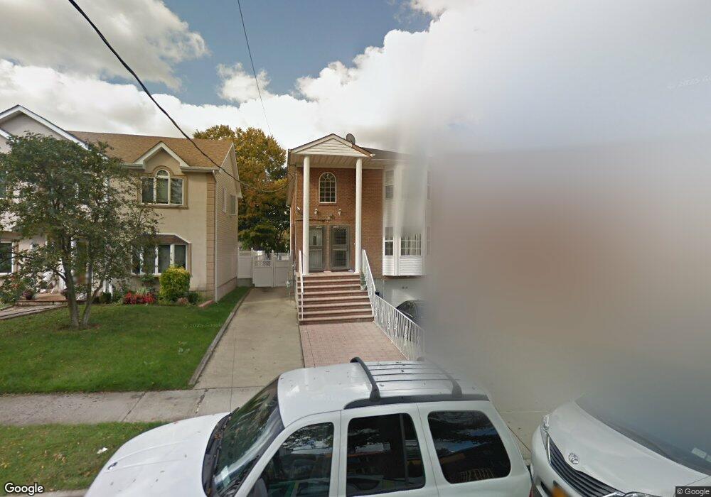 5830 256th St unit 2 Fl, Little Neck, NY 11362 - photo 1