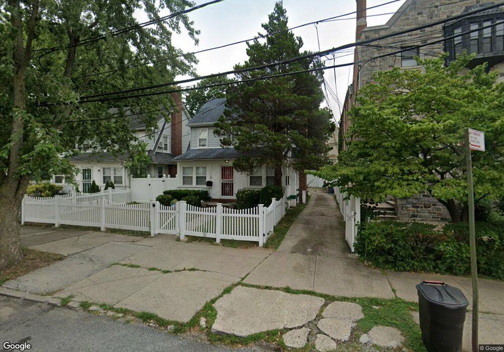 19620 Woodhull Ave, Hollis, NY 11423 - photo 1