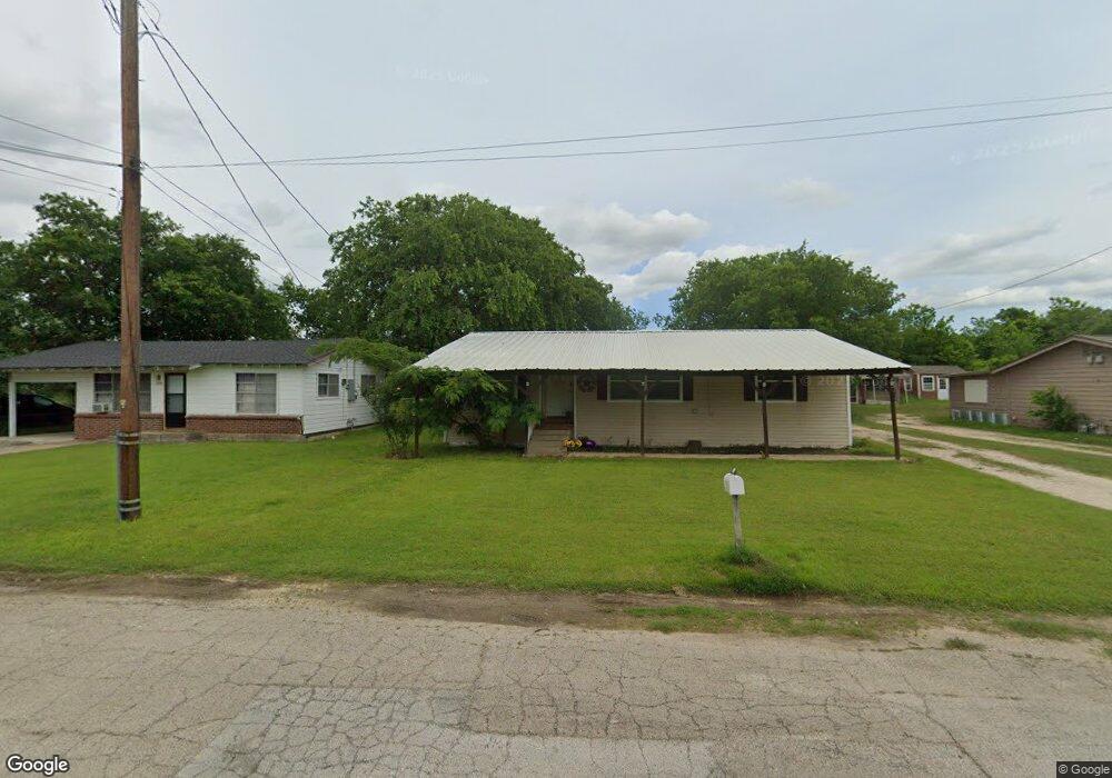 1924 N Wilhite St, Cleburne, TX 76031 - photo 1