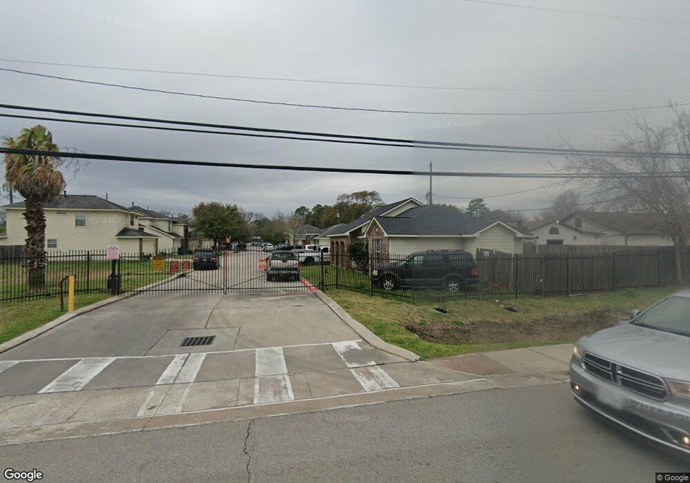 217 N Native Ln, Houston, TX 77022 - photo 1