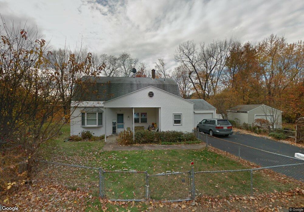 17 Memorial Cir, Holyoke, MA 01040 - photo 1