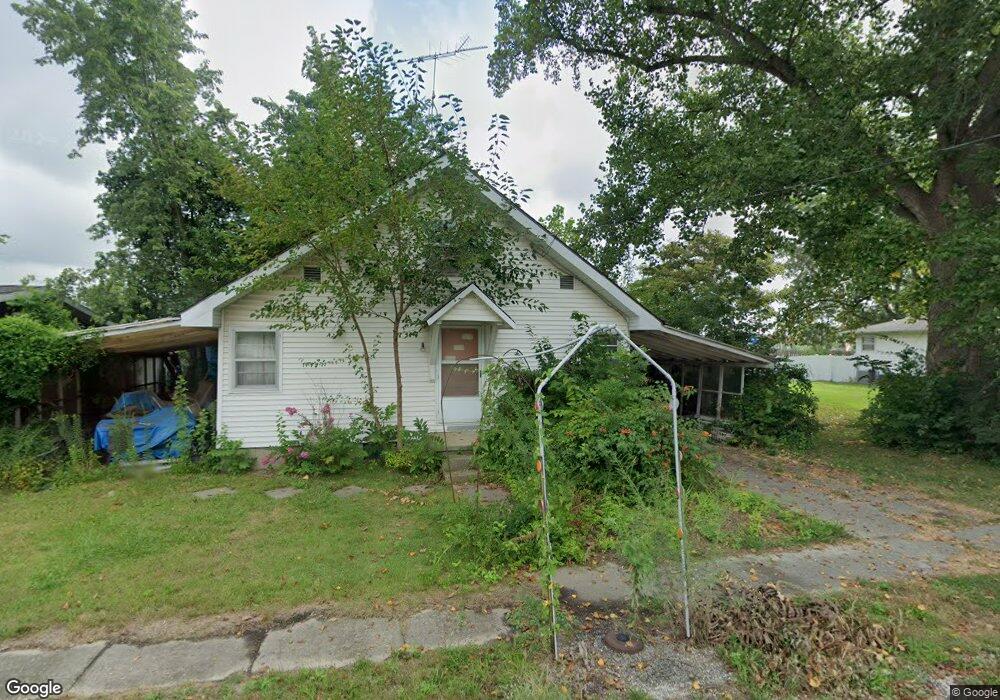 111 W Sylvan St, Virginia, IL 62691 - photo 1