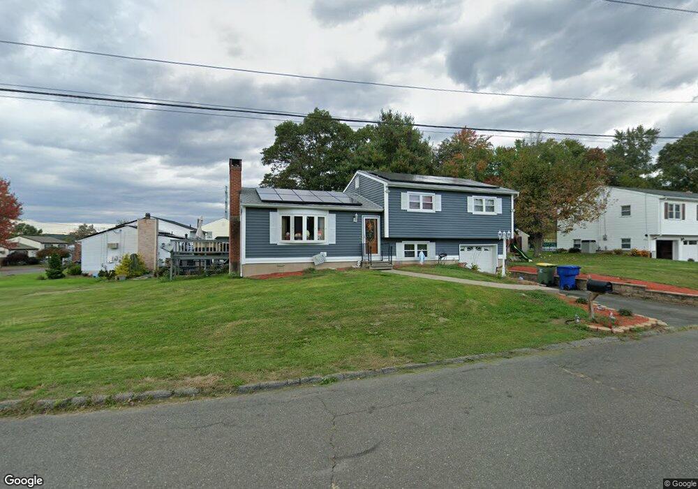 181 Dellwood Dr, Waterbury, CT 06708 - photo 1