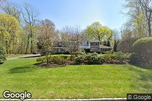 17 Old House Ln, Port Washington, NY 11050