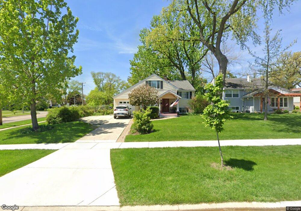 302 Birch Dr, Wheaton, IL 60187 - photo 1