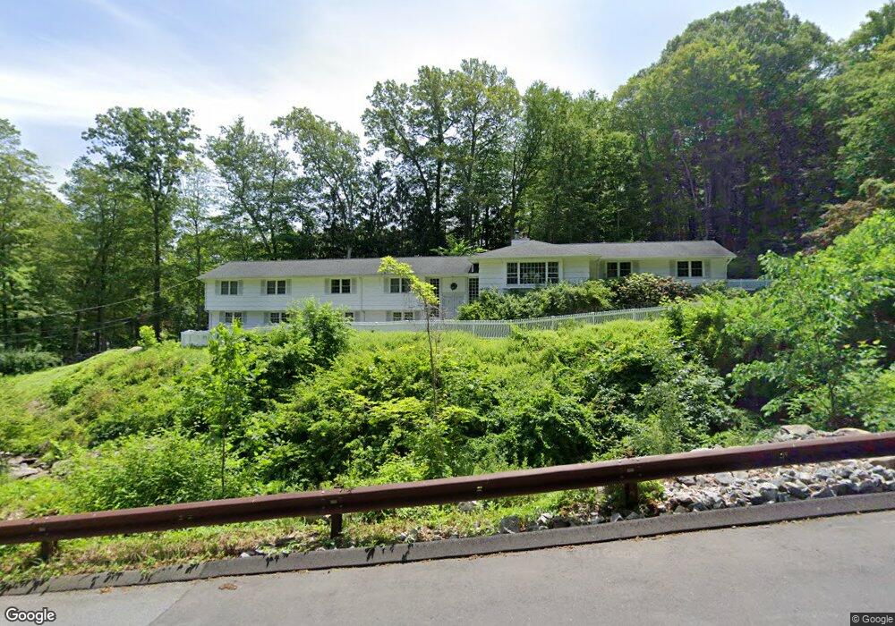 670 Valley Rd, New Canaan, CT 06840 - photo 1