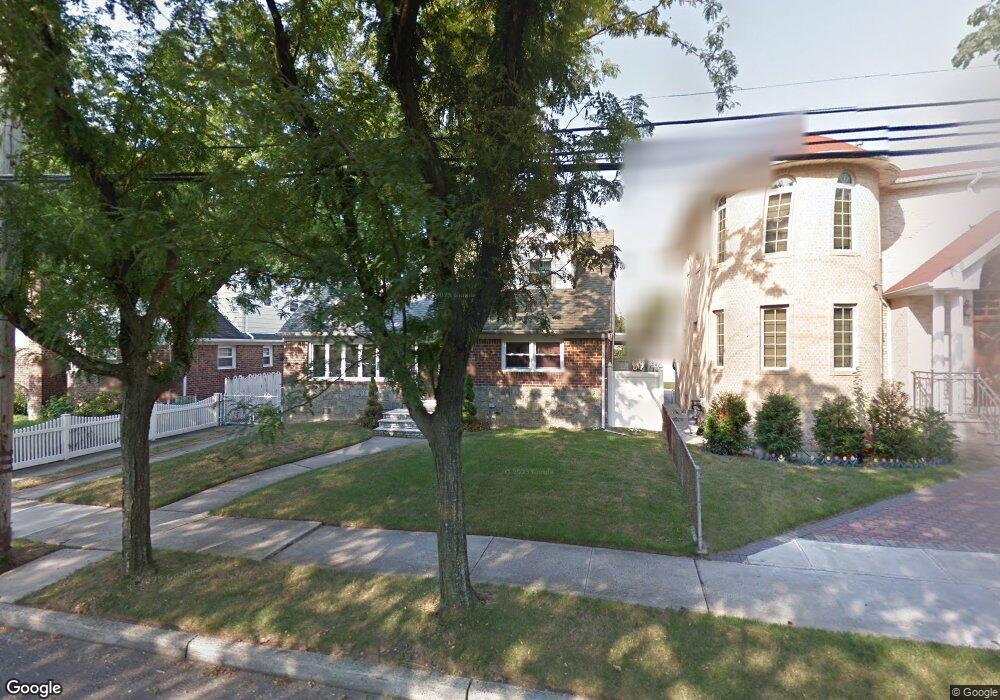 8264 268th St, Glen Oaks, NY 11004 - photo 1