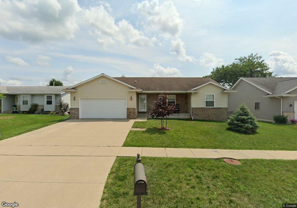 200 S Hillcrest Cir, Center Point, IA 52213 - photo 1