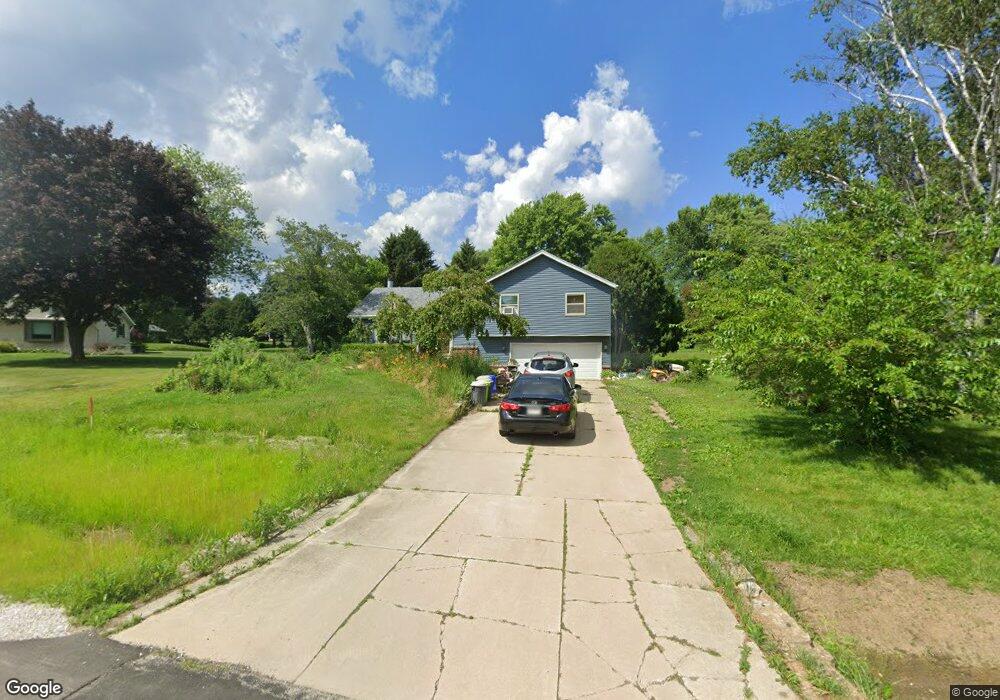 N58W25716 Fox Hollow Dr, Sussex, WI 53089 - photo 1