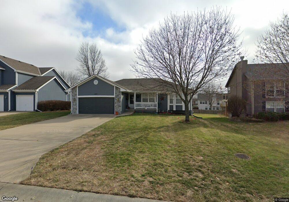 1707 Overbrook Ln, Raymore, MO 64083 - photo 1