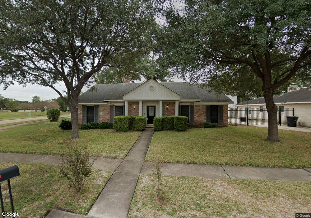 7534 Deep Forest Dr, Houston, TX 77088 - photo 1