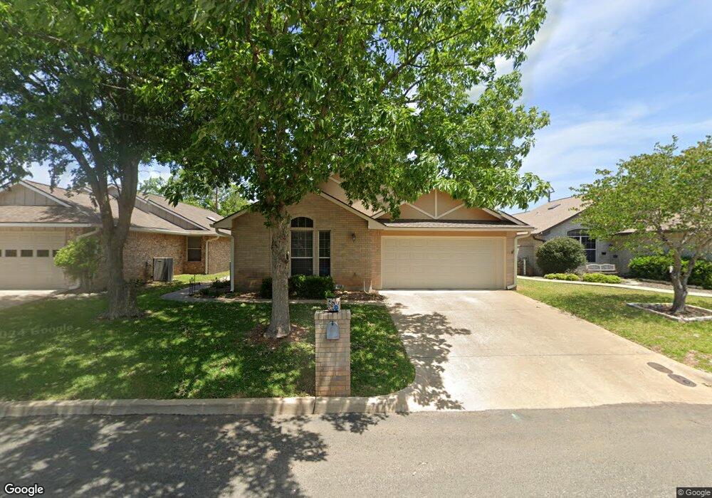 608 Courtney St, Fredericksburg, TX 78624 - photo 1