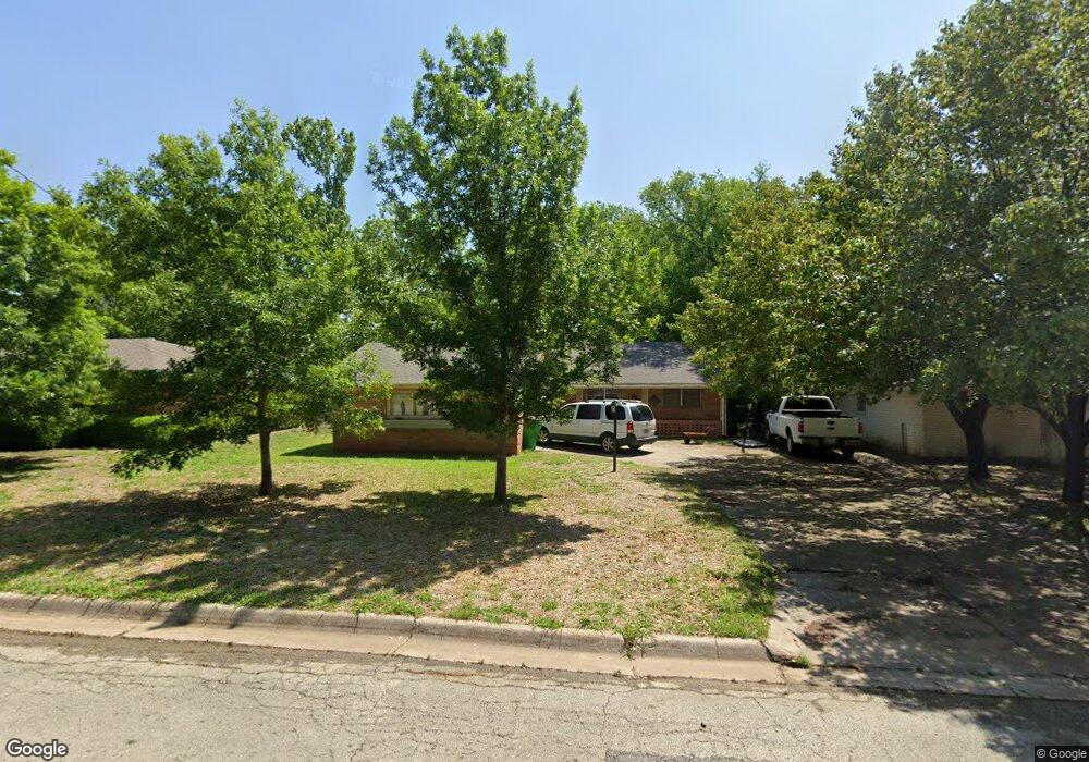 1304 Elmwood St, Gainesville, TX 76240 - photo 1