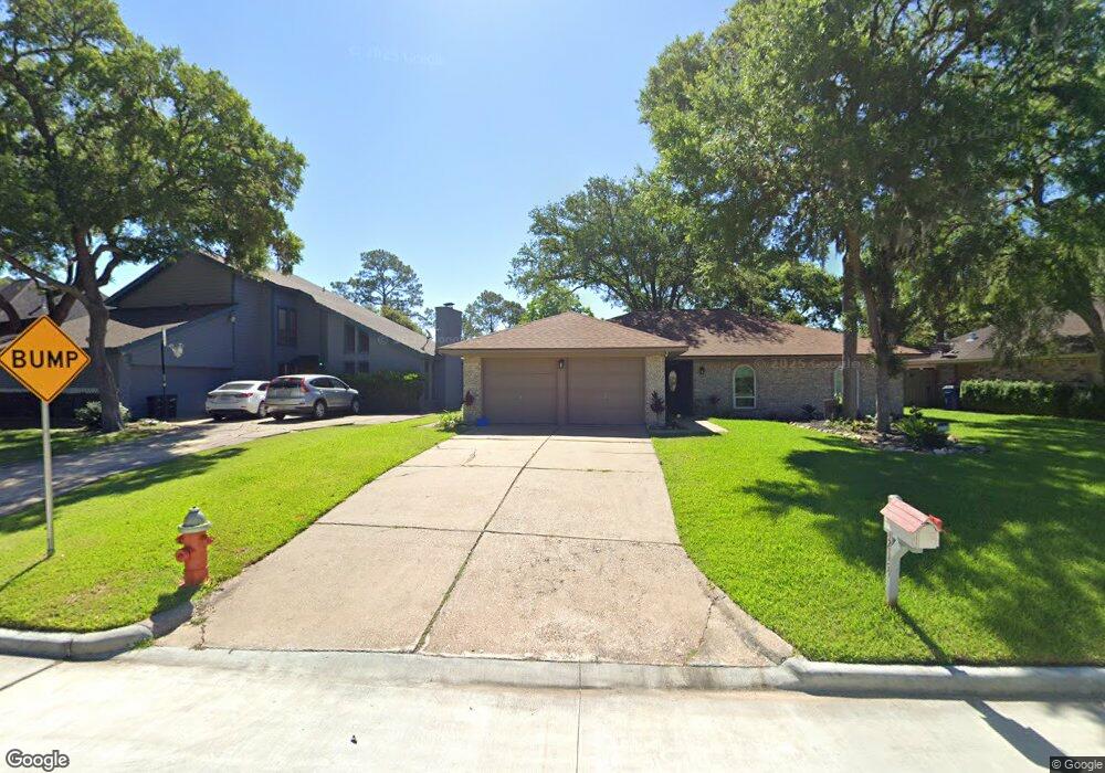 5215 Whittier Oaks Dr, Friendswood, TX 77546 - photo 1