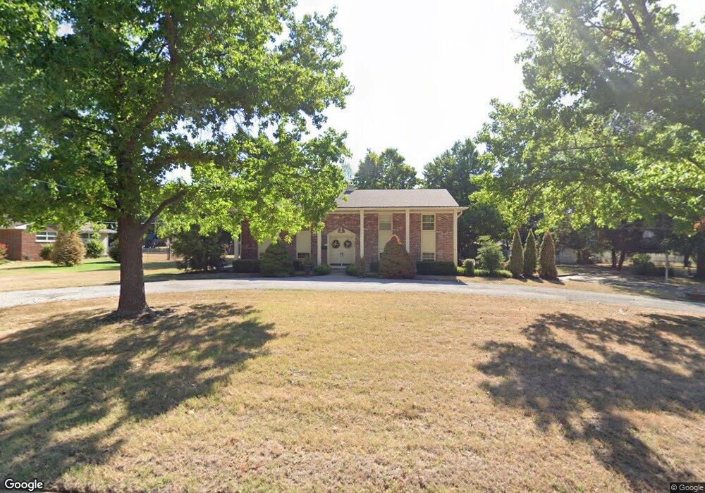 303 Crestview Dr, Parsons, KS 67357 - photo 1