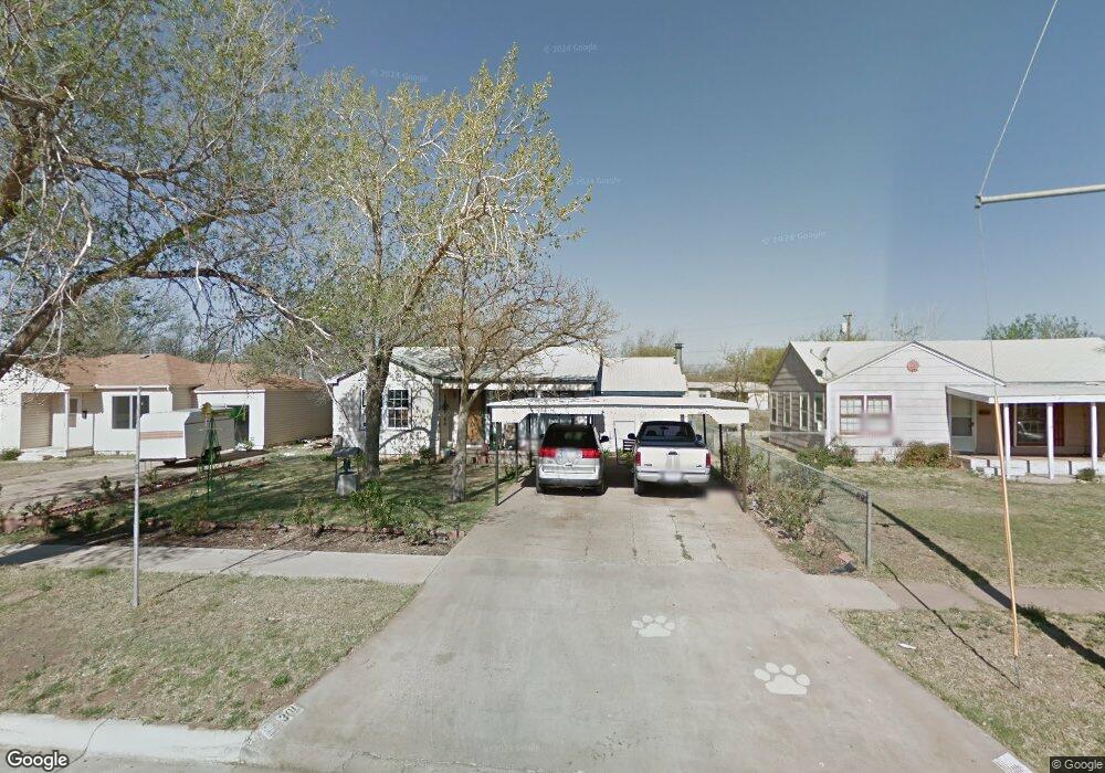 301 Aileen St, Plainview, TX 79072 - photo 1