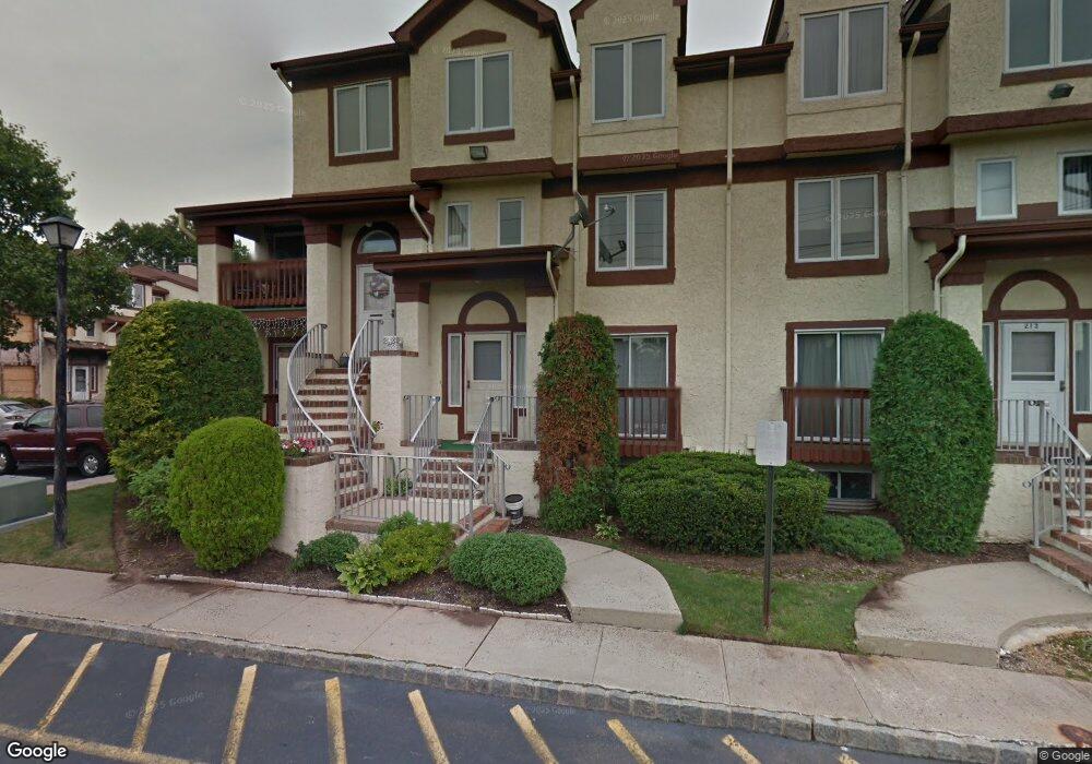 216 Michaels Ct, Woodbridge, NJ 07095 - photo 1