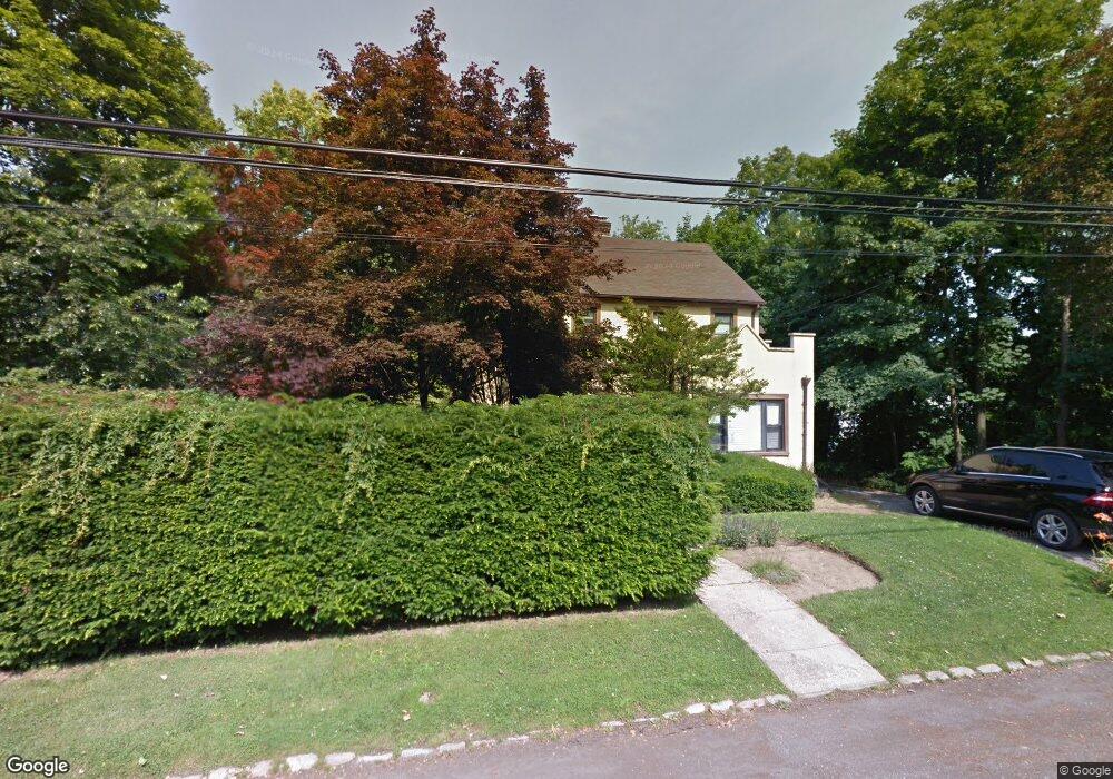 1 Devonshire Ln, Great Neck, NY 11023 - photo 1