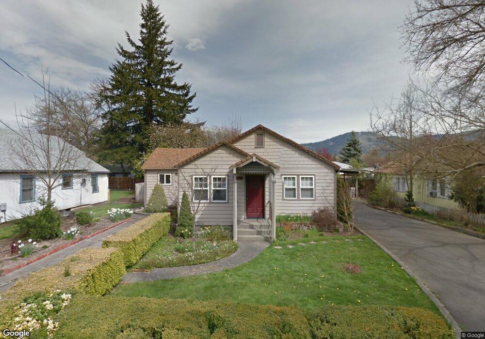 1303 Oak View Dr, Grants Pass, OR 97527 - photo 1