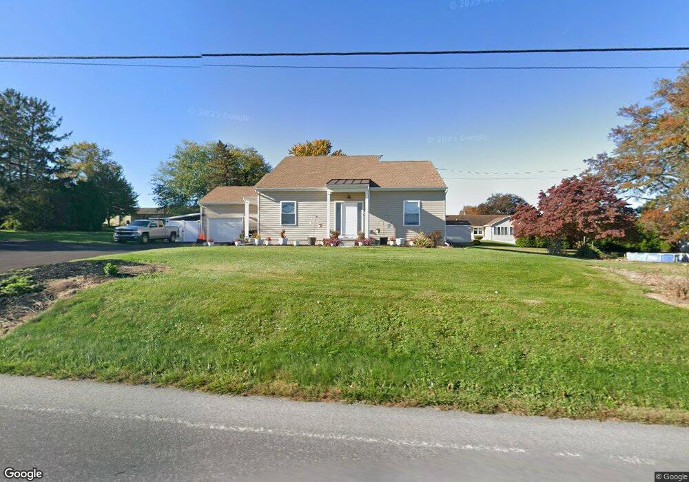 438 N Railroad Ave, New Holland, PA 17557 - photo 1