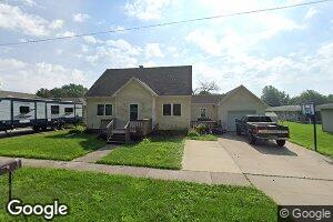 214 9th St, Aplington, IA 50604