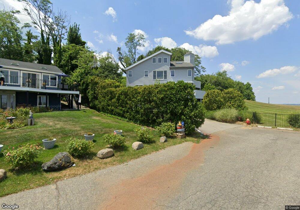 1006 Beach Dr, Keyport, NJ 07735 - photo 1