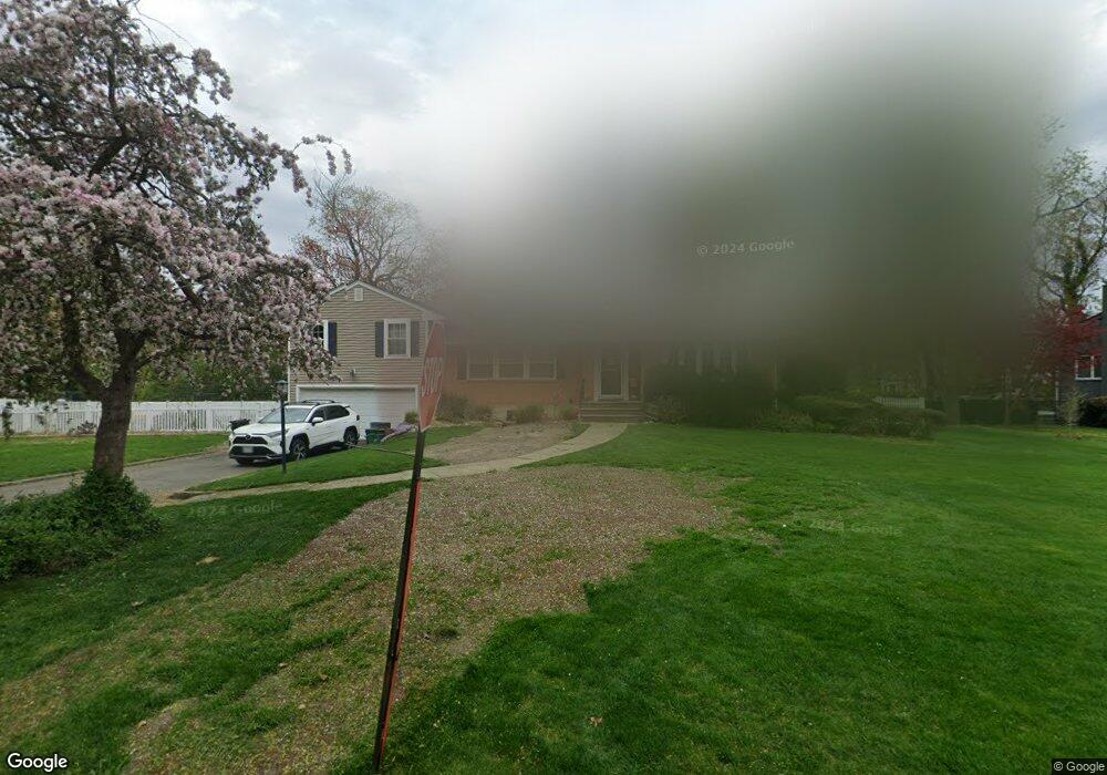 49 Wood Valley Ln, Port Washington, NY 11050 - photo 1