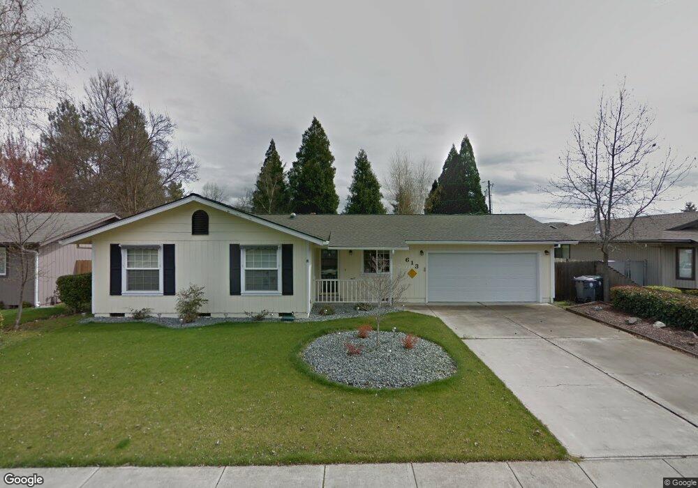 613 Farnsworth Dr, Central Point, OR 97502 - photo 1