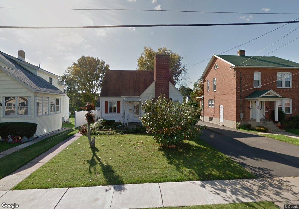 37 Saint James St, West Hartford, CT 06119 - photo 1