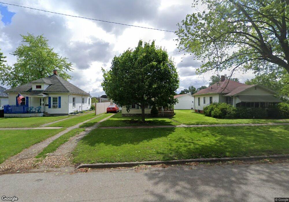 820 N 10th St, Mattoon, IL 61938 - photo 1