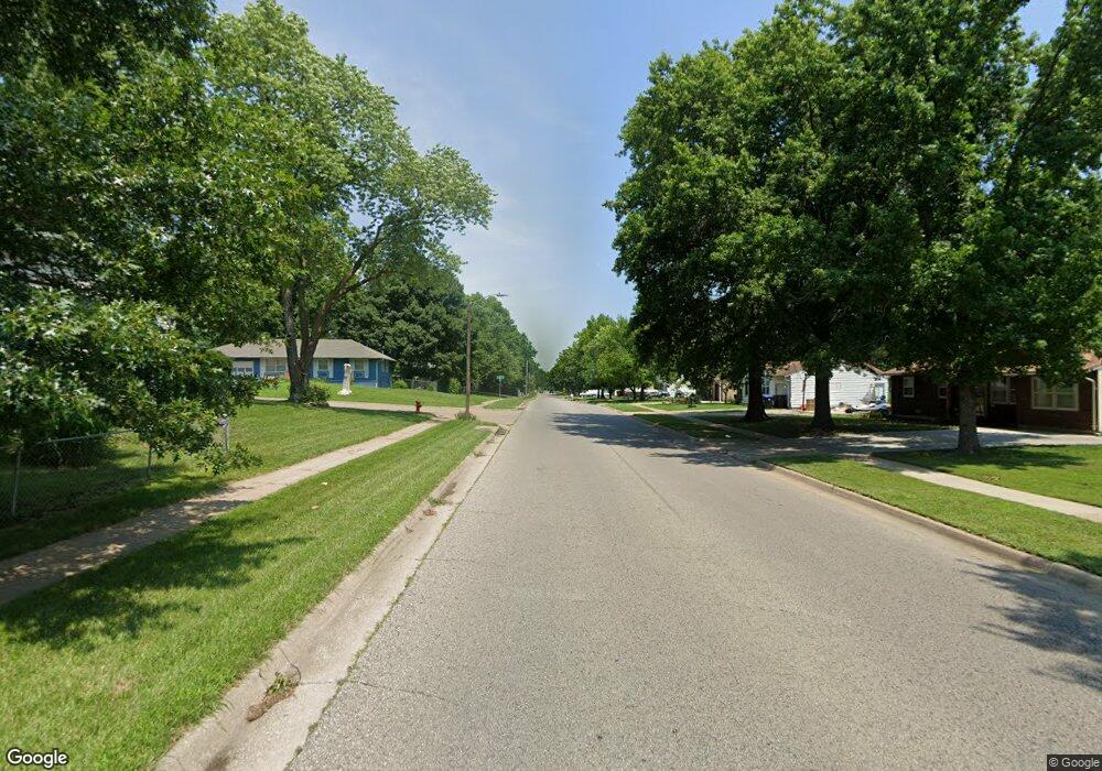 3211 SW Oakley Ave, Topeka, KS 66614 - photo 1